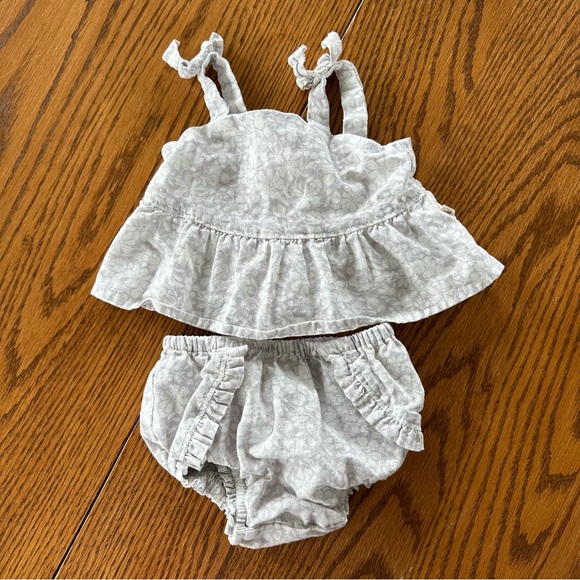 Like New Baby Gap Linen Blend Two Piece Summer Floral Outfit, 3-6 months - Picture 4 of 13
